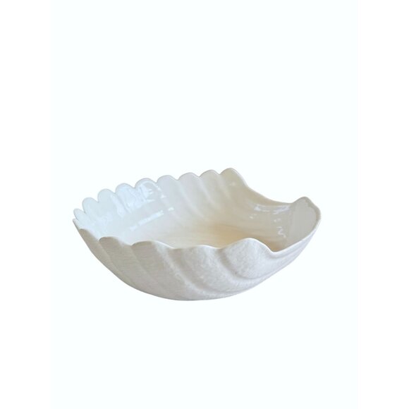 Shell-Shaped Ceramic Bowl Decorative & Functional Design - Picture 4 of 7